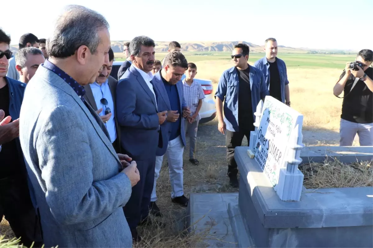 Mehdi Eker\'in Mezarlık Ziyaretine Yoğun Güvenlik Önlemi