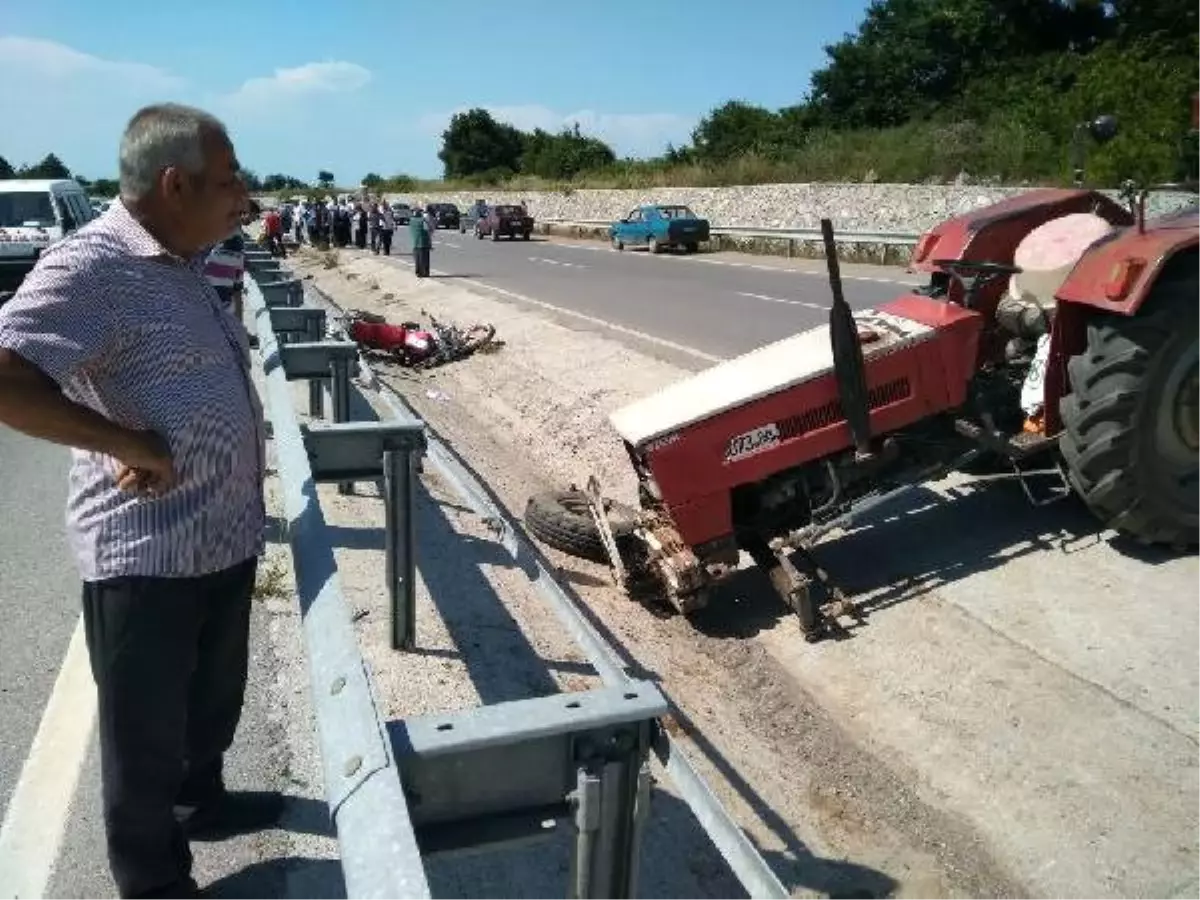 Motosiklet ile Traktör Çarpıştı : 1 Ölü