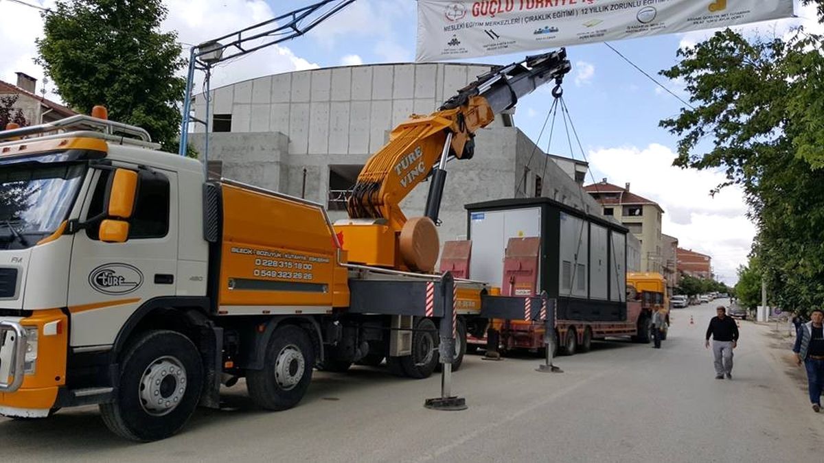 Pazaryeri İş Kültür Merkezi\'nin Trafo Binası Değiştirildi
