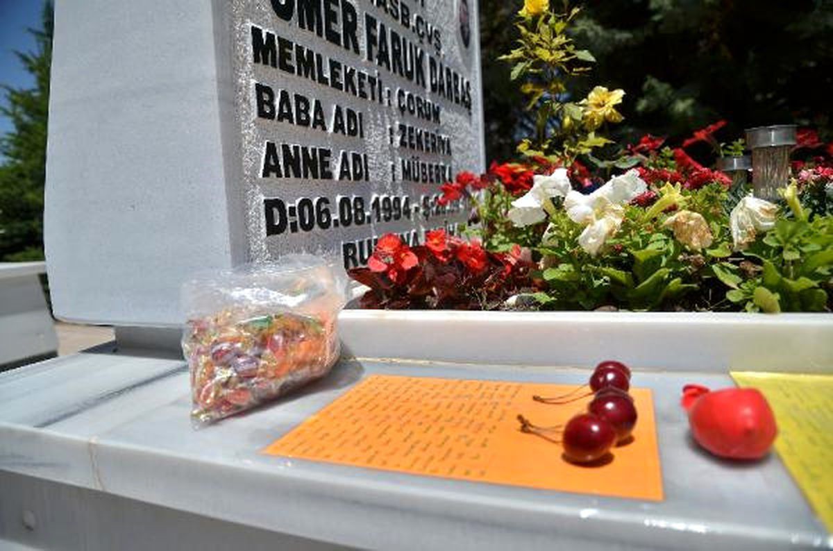 Şehit Astsubayın Kız Kardeşi Mezara Mektup Bıraktı: Rüyalarımıza Gel, Sevindir Bizi Abi