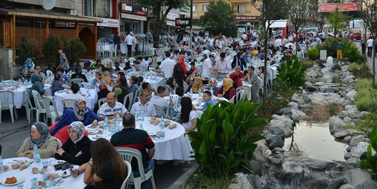 Ümraniye\'de 5 Yıldızlı Son Mahalle İftarı