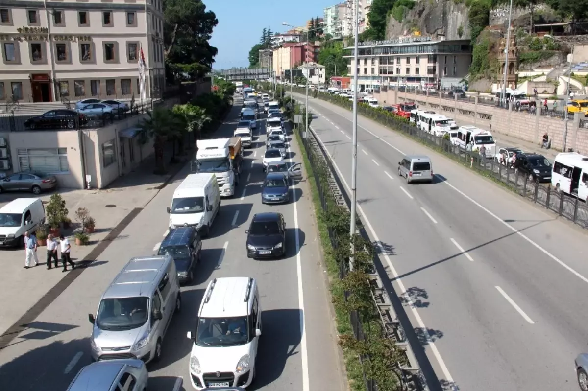 Yollarda Bayram Tatili Yoğunluğu