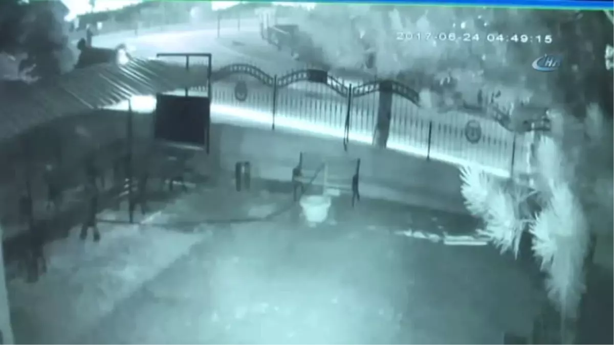 3 Kişinin Yaralandığı Kaza Kamerada