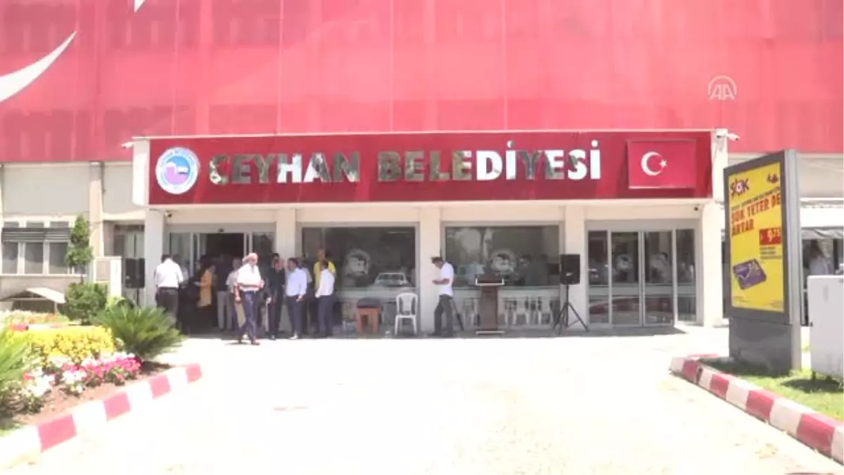 AB Bakanı Çelik, Ceyhan Belediyesi\'nde Düzenlenen Bayramlaşma Törenine Katıldı