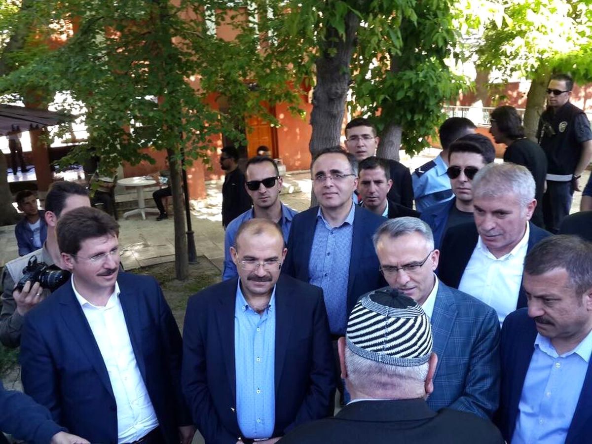 Bakan Ağbal ile Vatandaş Arasında Vergi Diyaloğu