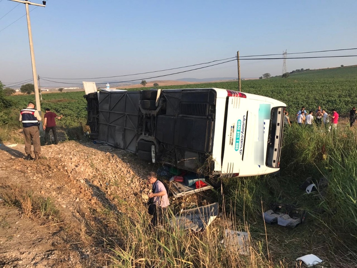 Balıkesir\'de Otobüs Kazası: 1 Ölü 40 Dan Fazla Yaralı