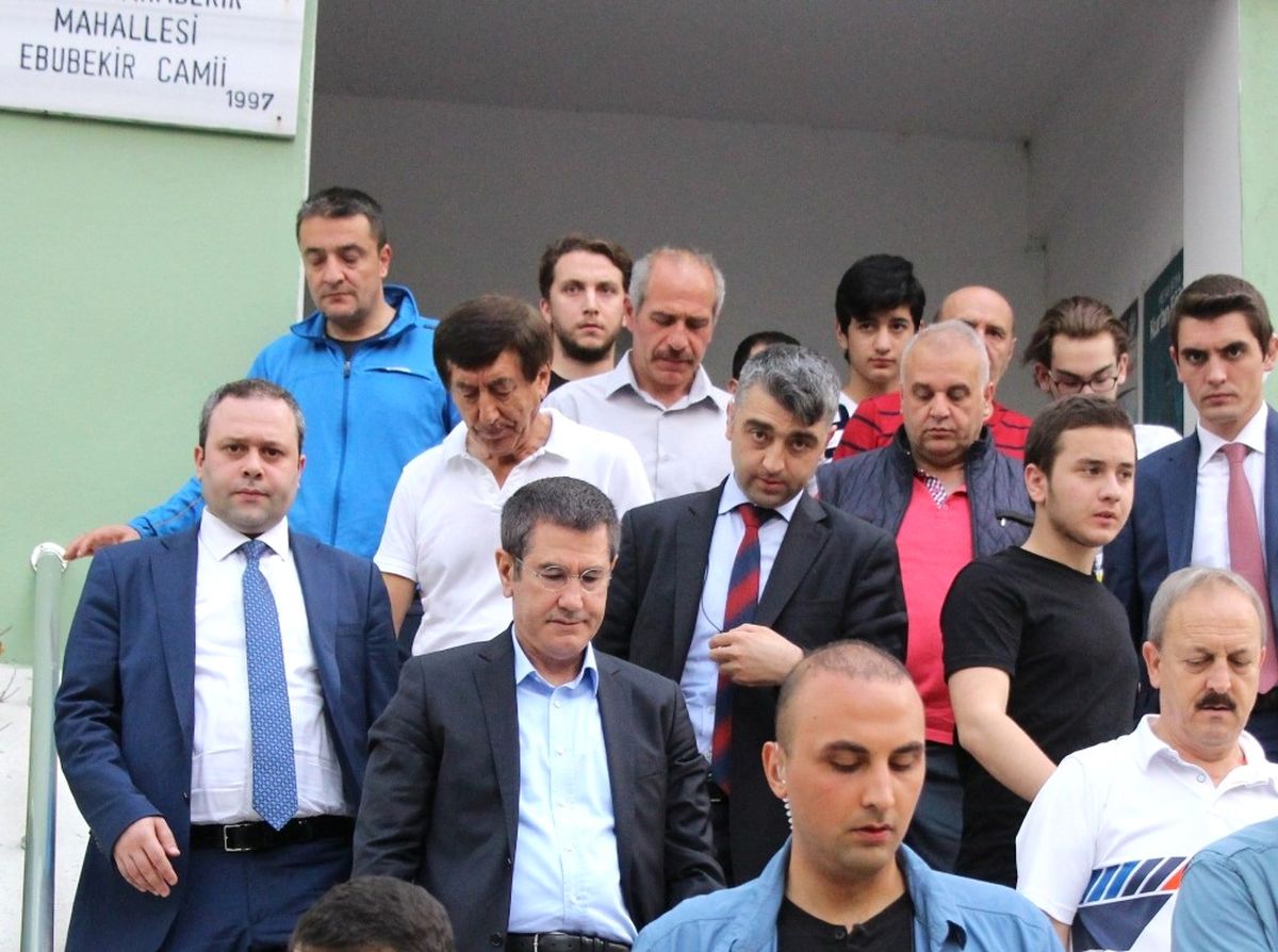 Başbakan Yardımcısı Canikli, Bayram Namazını Samsun\'da Kıldı