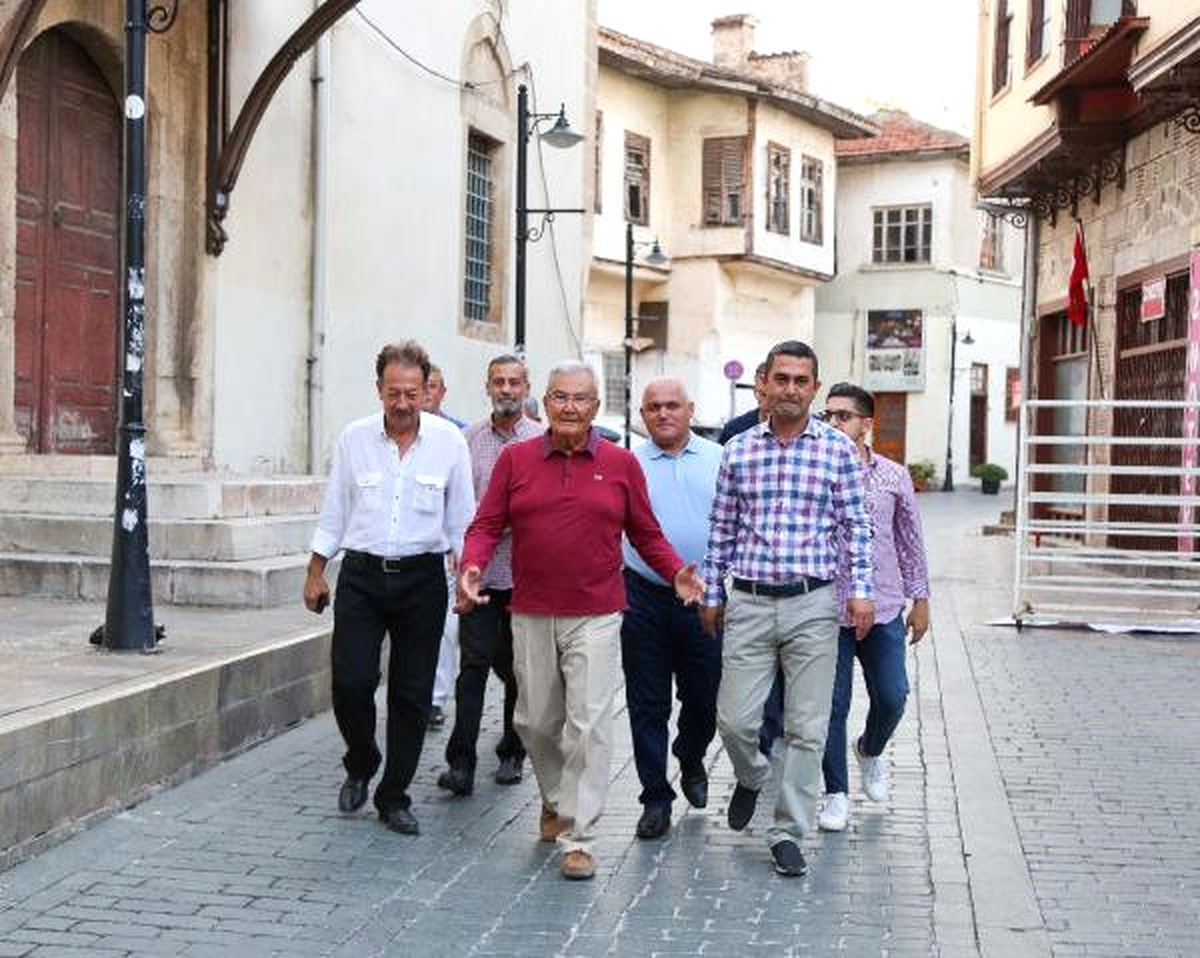 Baykal\'dan Katar Politikası Yorumu: Kaygıyla, Yüreğim Ağzımda Tedirginlikle İzliyorum