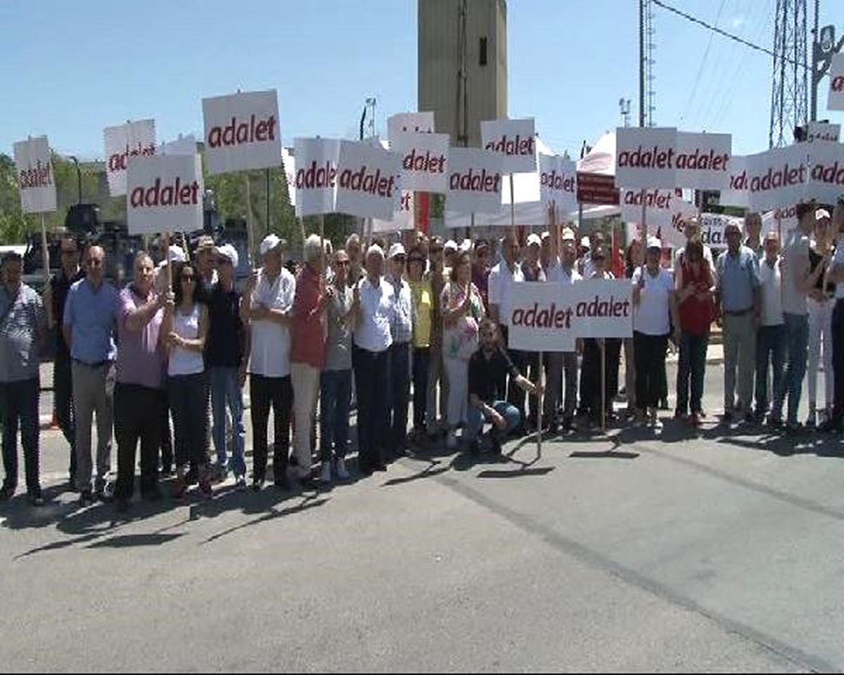 Bayramda da Maltepe Cezaevi Önünde "Adalet Nöbeti"