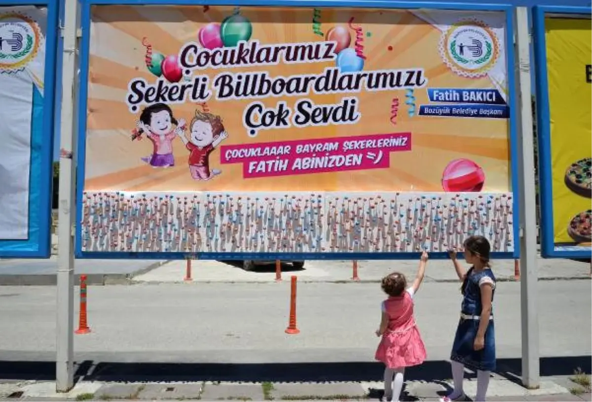 Billboardlara Çocuklar İçin Bayram Şekerleri