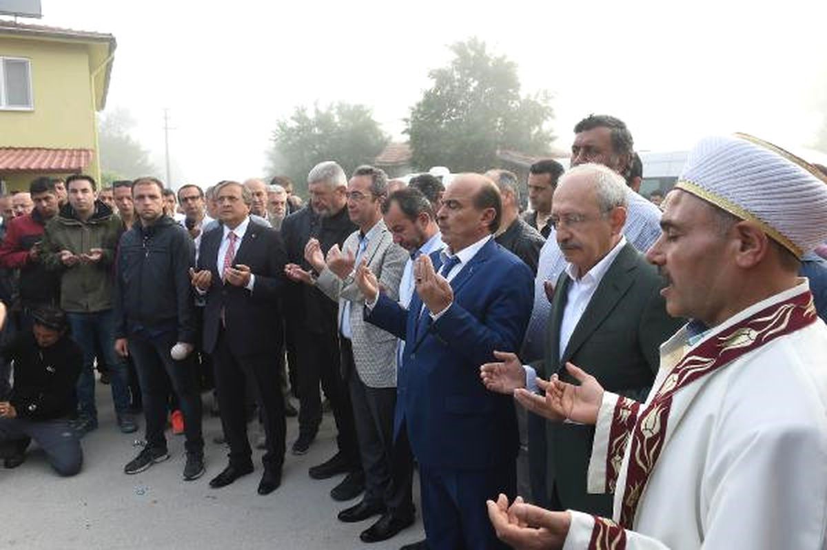 CHP Lideri Kılıçdaroğlu, Bayram Namazını Bolu Karaağaç Köyü\'nde Kıldı - Fotoğraflar