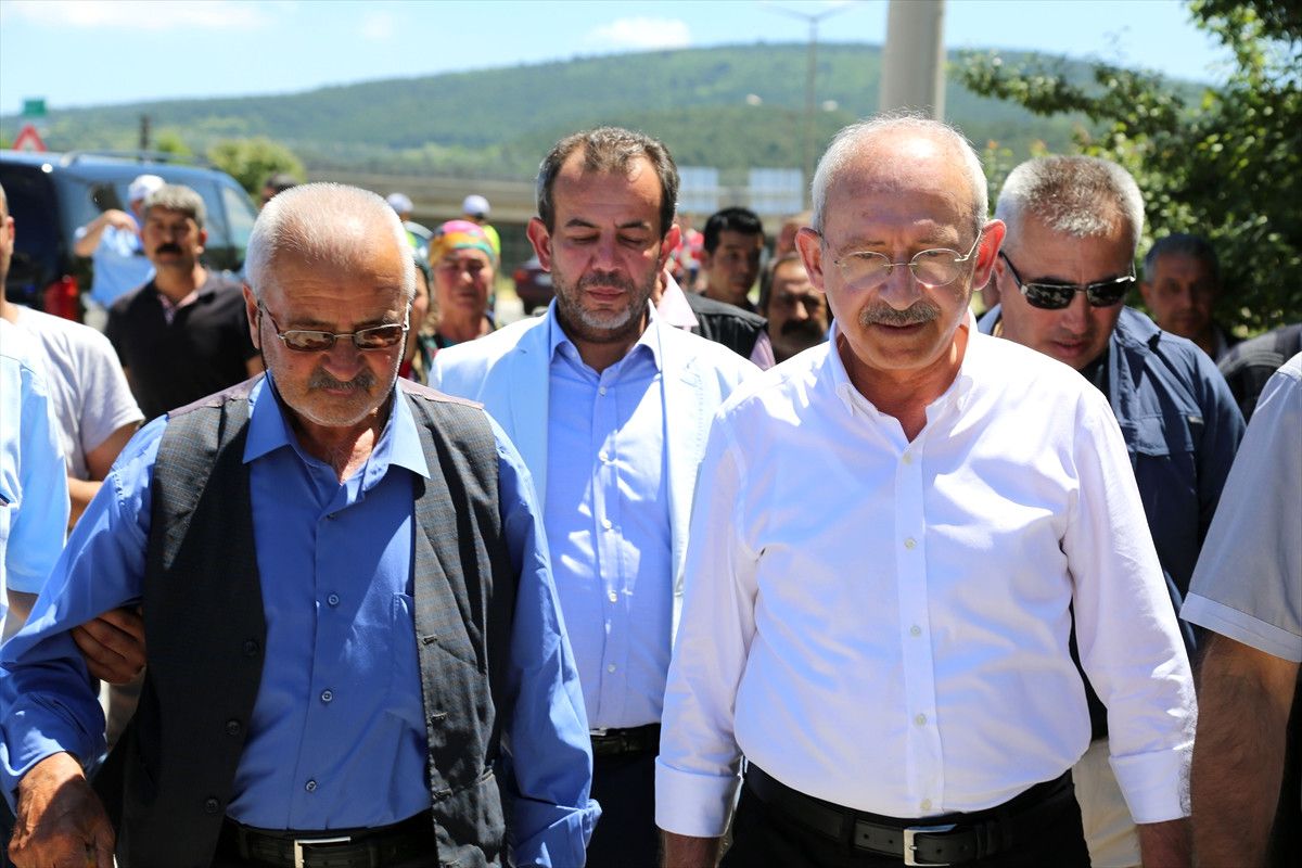 CHP\'nin, Berberoğlu\'nun Tutuklanmasına Tepki Yürüyüşü