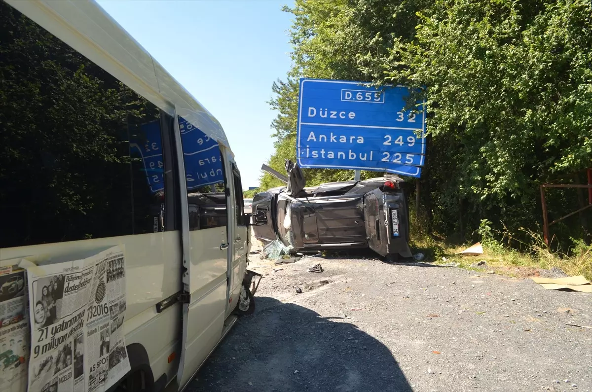 Düzce\'de Trafik Kazası: 6 Yaralı