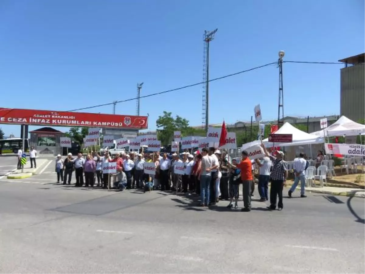 Fotoğraflar // Bayramda da Maltepe Cezaevi Önünde "Adalet Nöbeti"