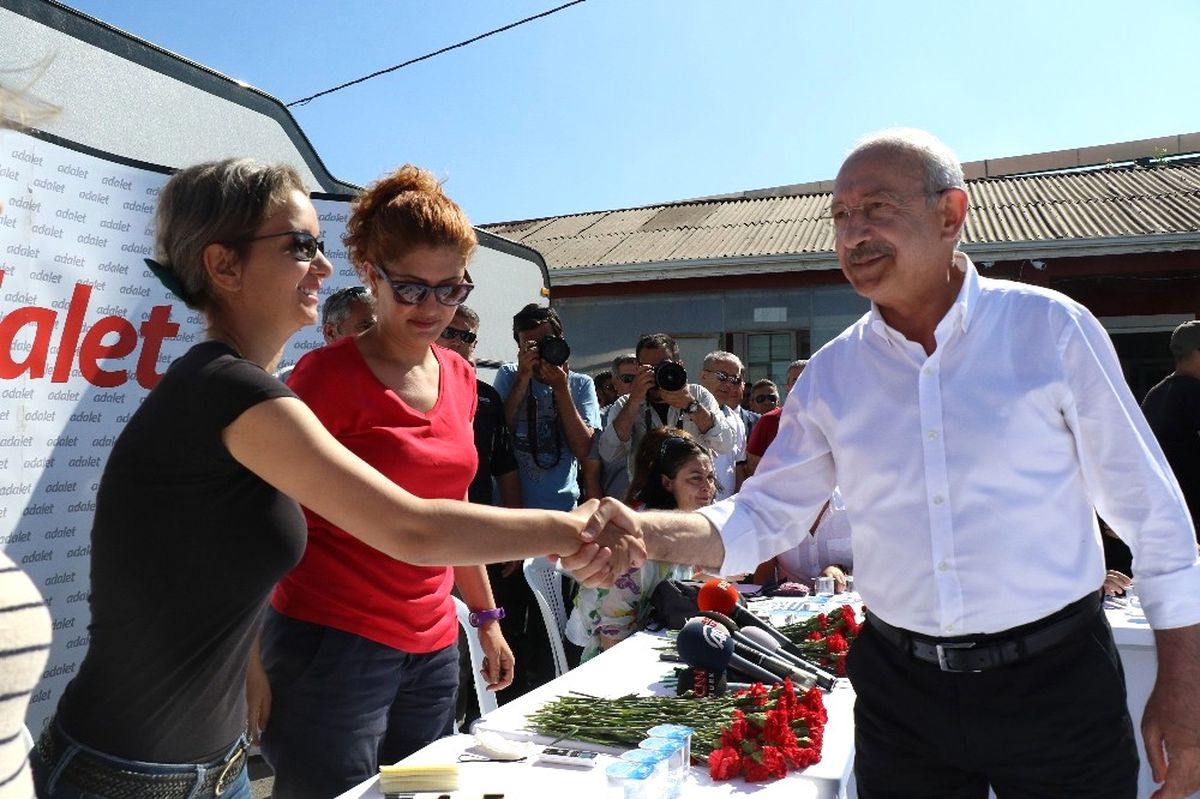Kılıçdaroğlu: "Adalet ve Kalkınma Partisi Genel Başkanı\'na Geçmiş Olsun"
