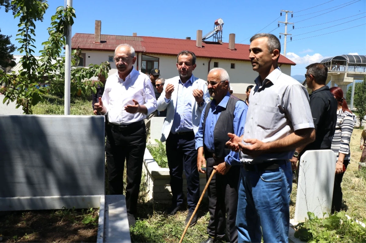 Kılıçdaroğlu, Bolu\'da Bayram Ziyaretlerinde Bulundu