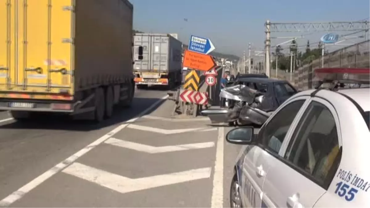 Kocaeli\'de Trafik Kazası: 2 Yaralı