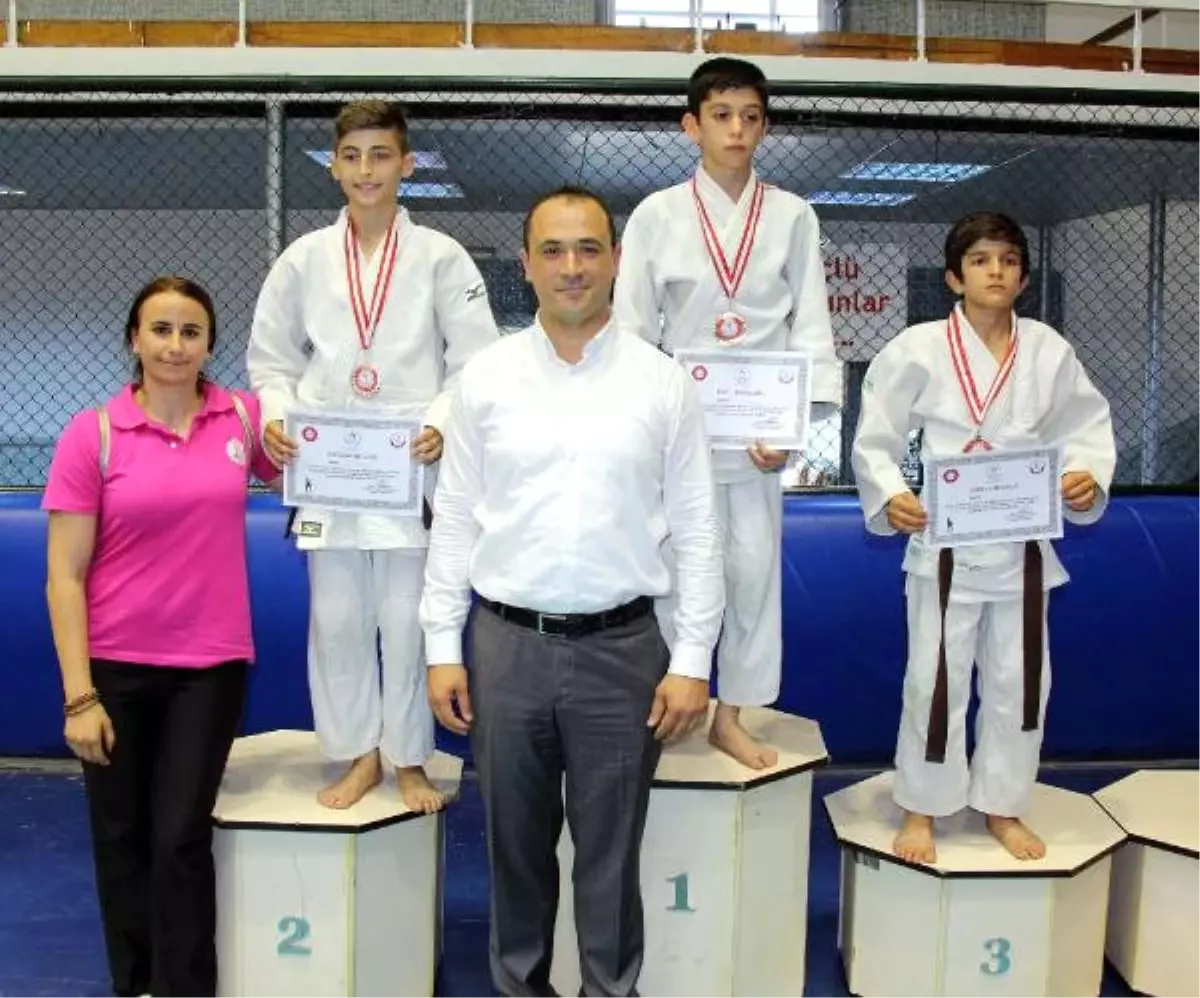 Manisa Tarzanı\' Anısına Judo Turnuvası