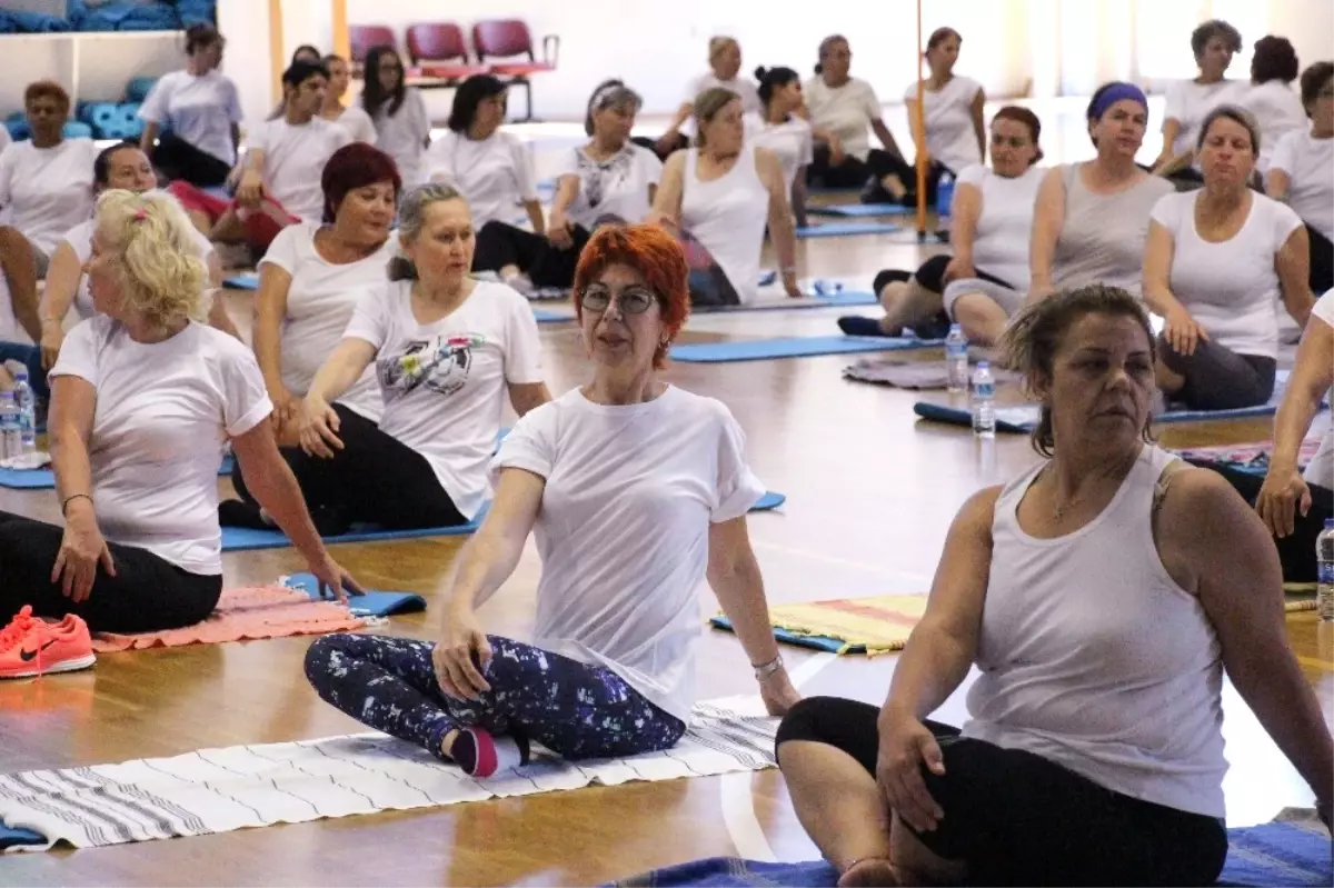 Muratpaşa\'da Dünya Yoga Günü Kutlandı