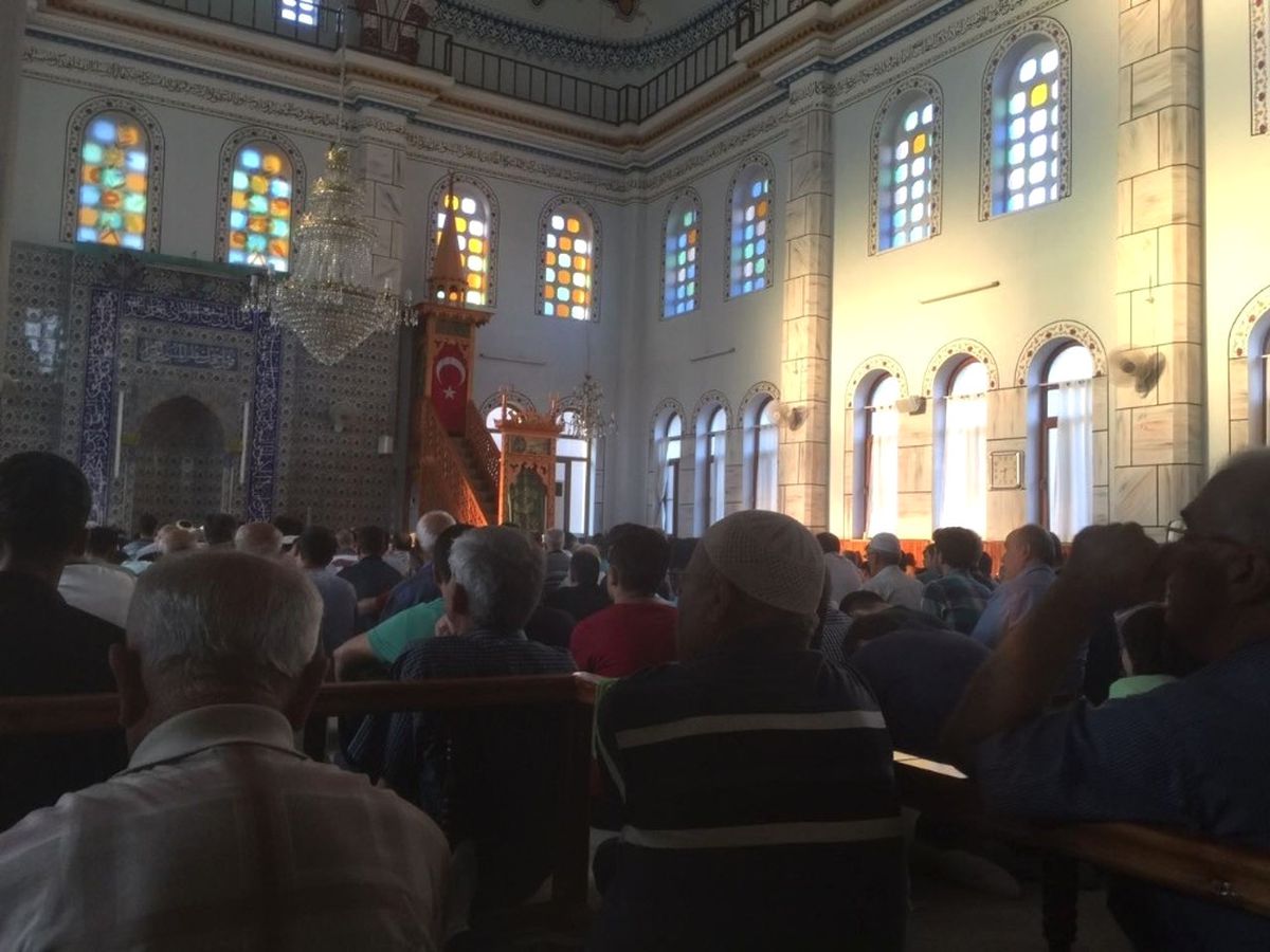 Nazilli\'de Bayram Namazında Camiler Doldu Taştı