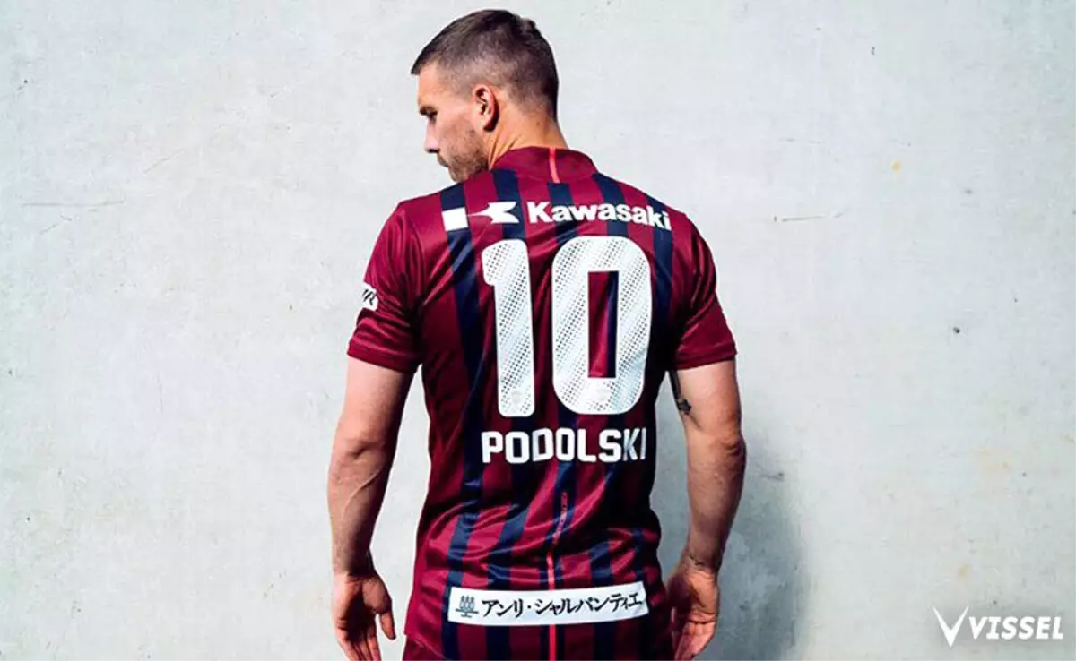 Podolski, Vissel Kobe Formasını Giydi