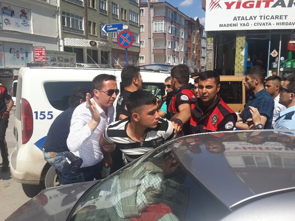 Polise Direnen 3 Kişi Gözaltına Alındı