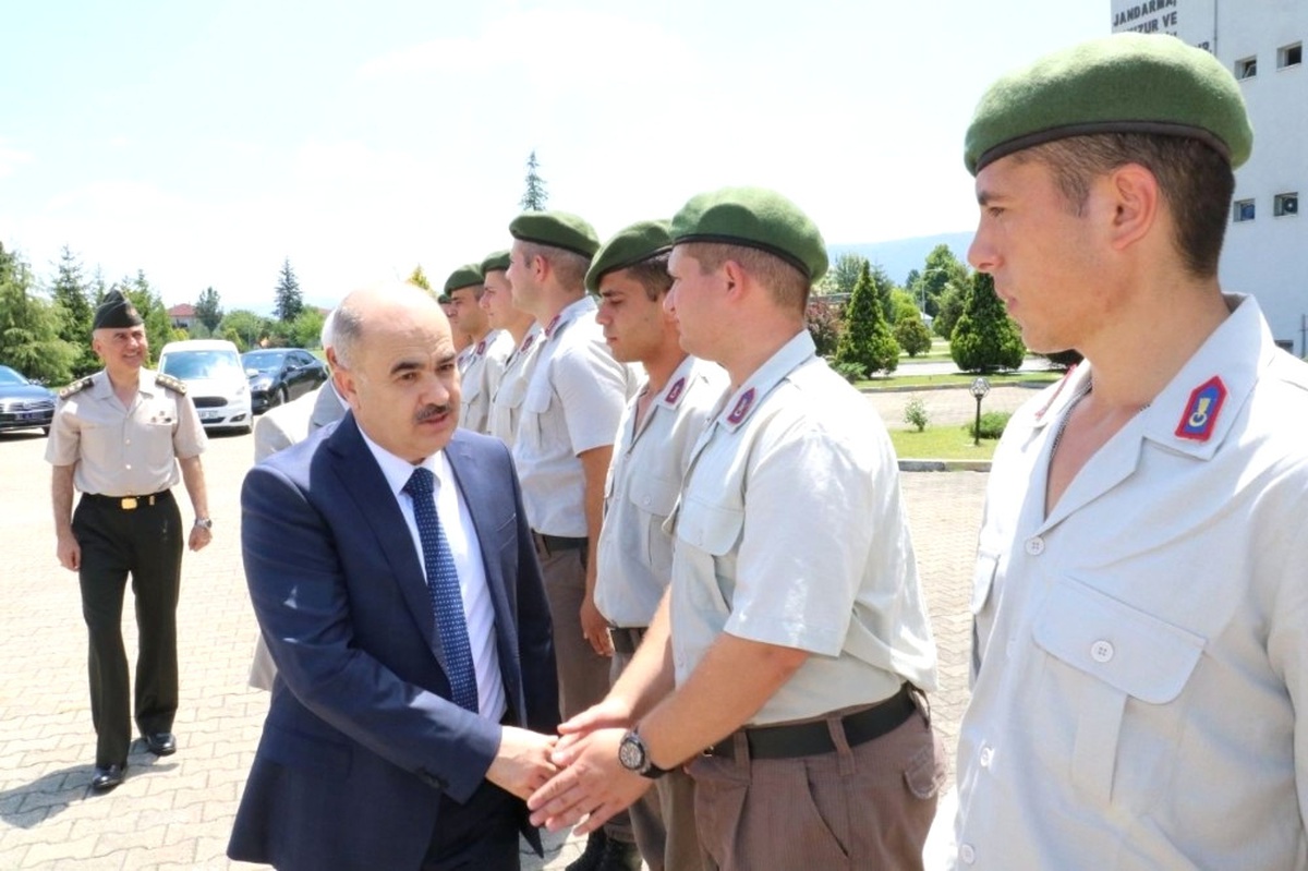 Vali Dağlı, Güvenlik Güçlerinin Bayramını Kutladı