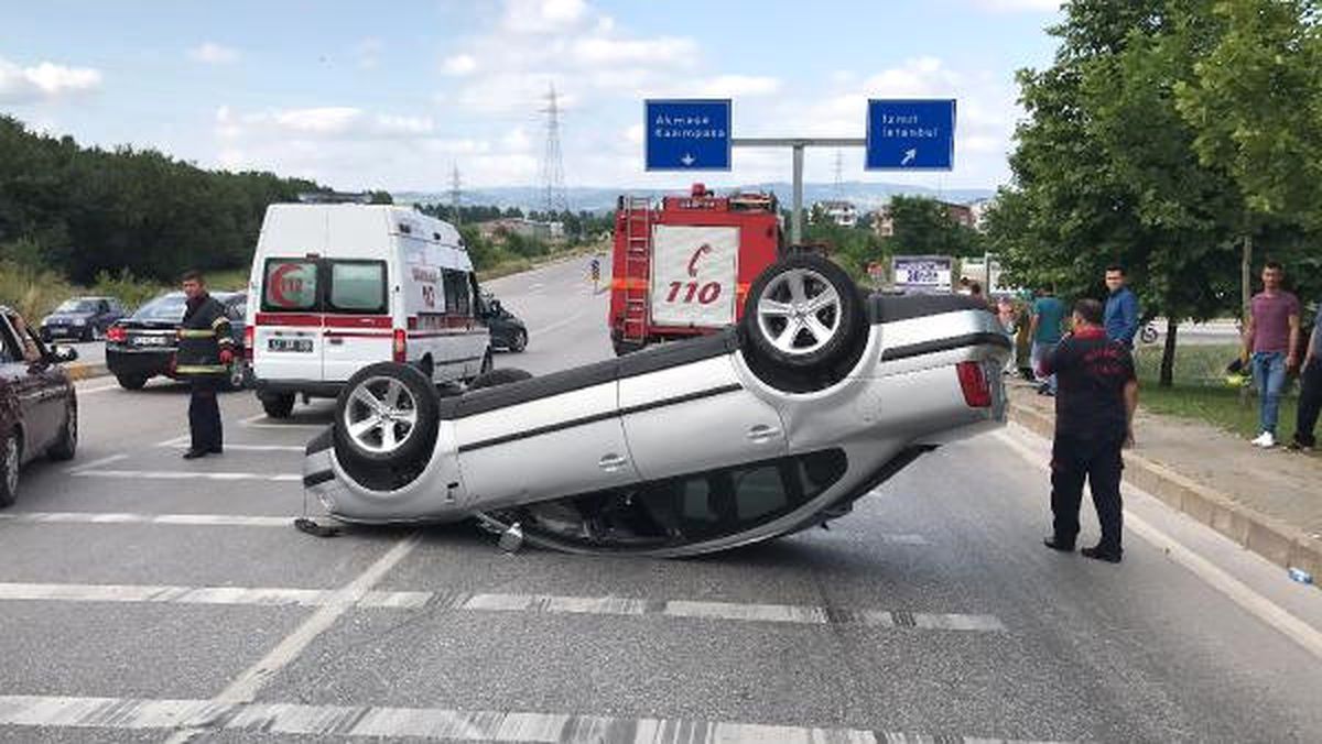 2 Otomobile Çarptıktan Sonra Takla Attı: 2 Yaralı