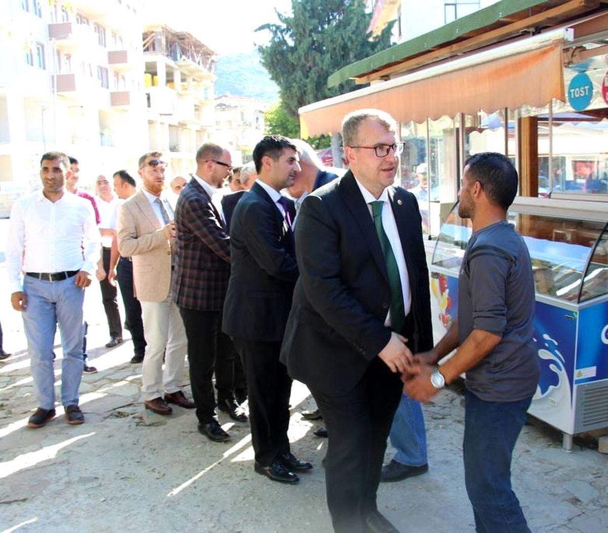 AK Parti Bilecik Milletvekili Eldemir Vatandaşlarla Bayramlaştı