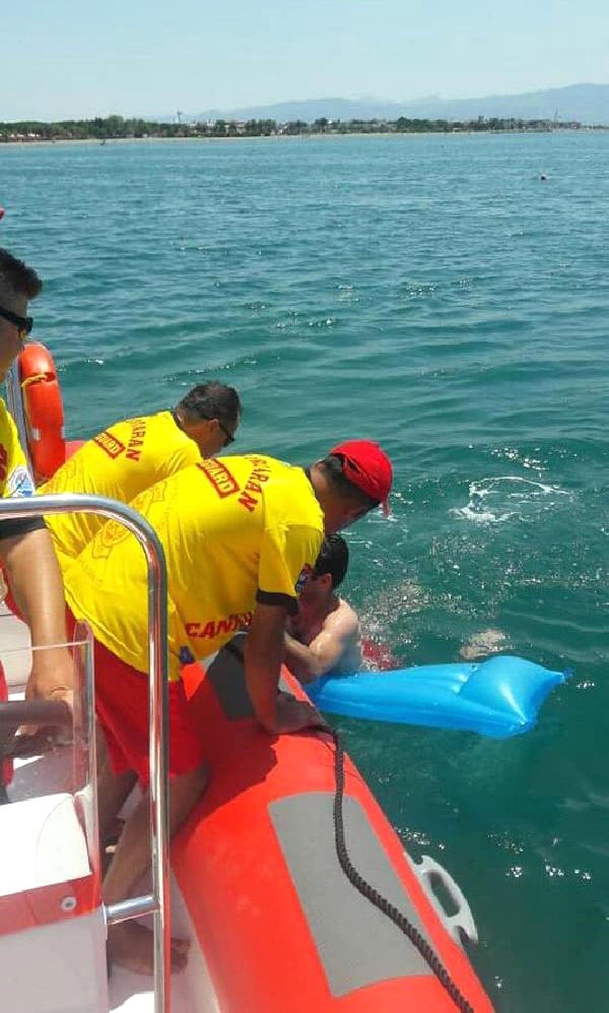Akıntıya Kapılıp Sürüklenen 19 Kişi Kurtarıldı