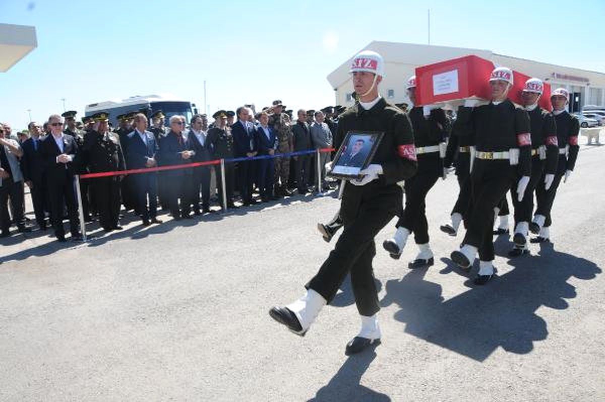 Askerileri Taşıyan Otomobil Devrildi: 1 Şehit, 5 Yaralı (3)