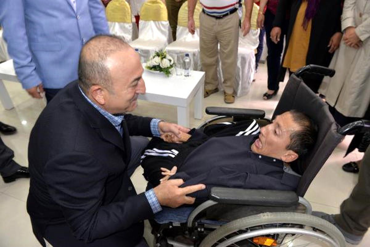 Bakan Çavuşoğlu: Başkalarına Saygı Duymak Düşer