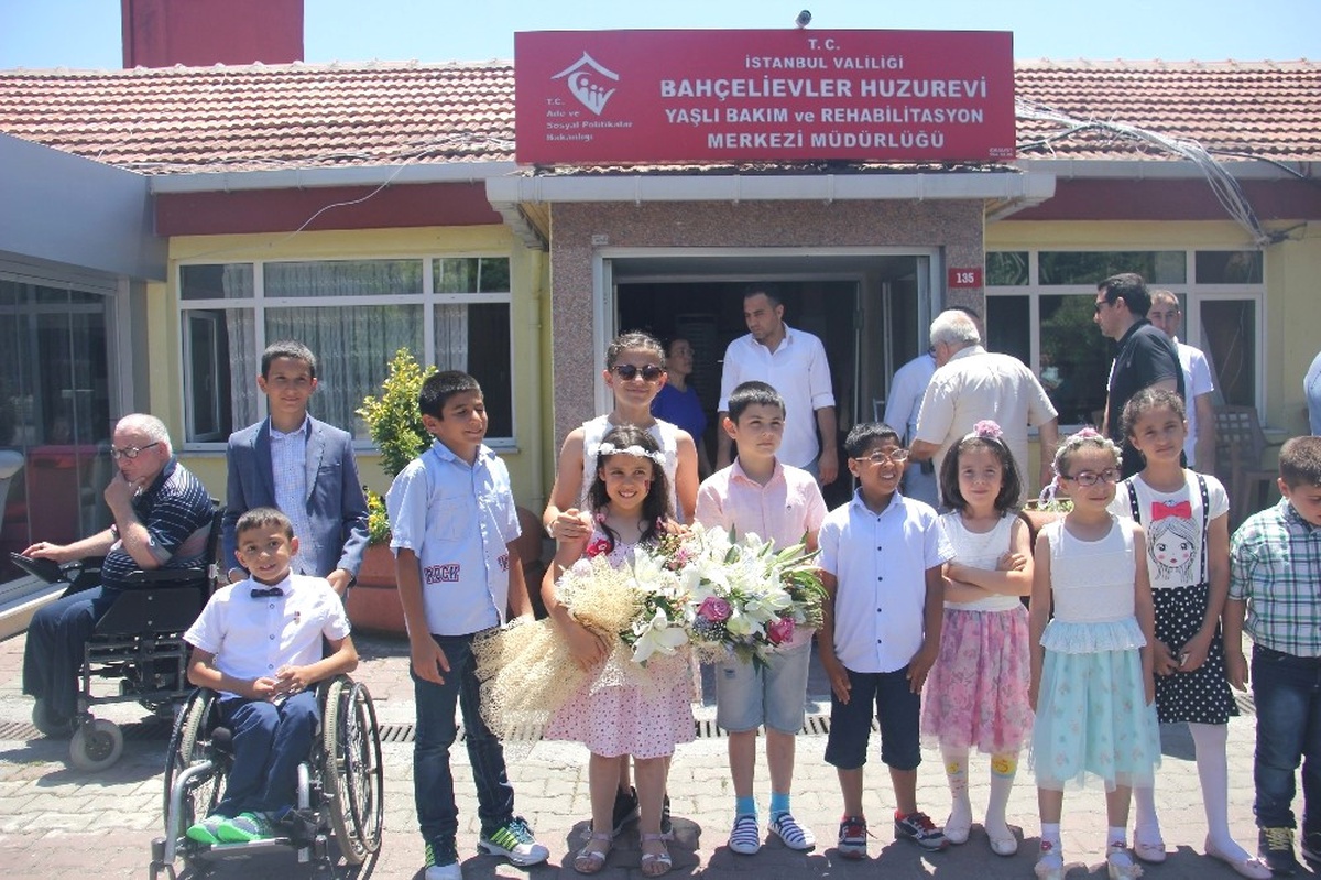 Bakan Kaya ile Küçük Çocuk Arasında Renkli Diyalog