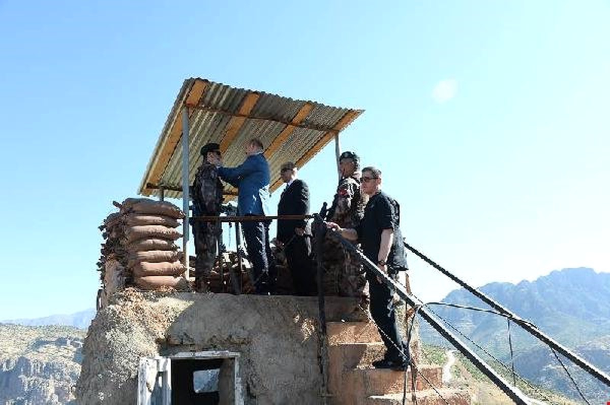 Bakan Soylu, Sınırda Nöbeti Tutan Mehmetçikle Fotoğraf Çektirdi