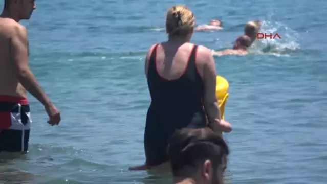 Bodrum'da Plajlarda Karada Denizde Yer Kalmadı - Son Dakika