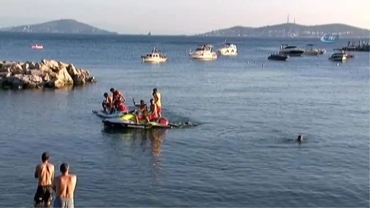 Bostancı Sahilinde Ayağı Ağa Takılan Genç Boğulma Tehlikesi Geçirdi