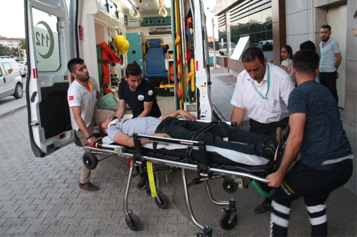 Elazığ\'da 2 Ayrı Trafik Kazası: 9 Yaralı