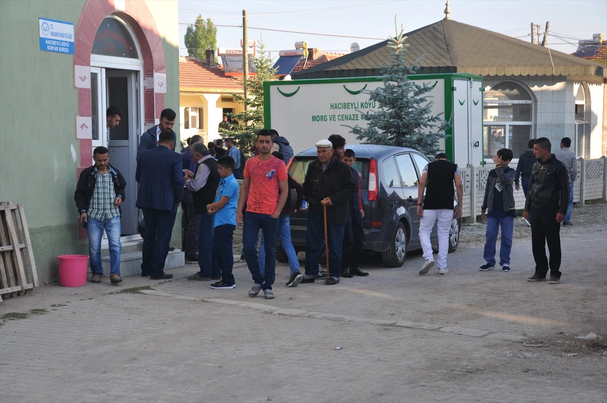 Hacıbeyli\'de 200 Yıldır Köy Odalarında Bayramlaşılıyor