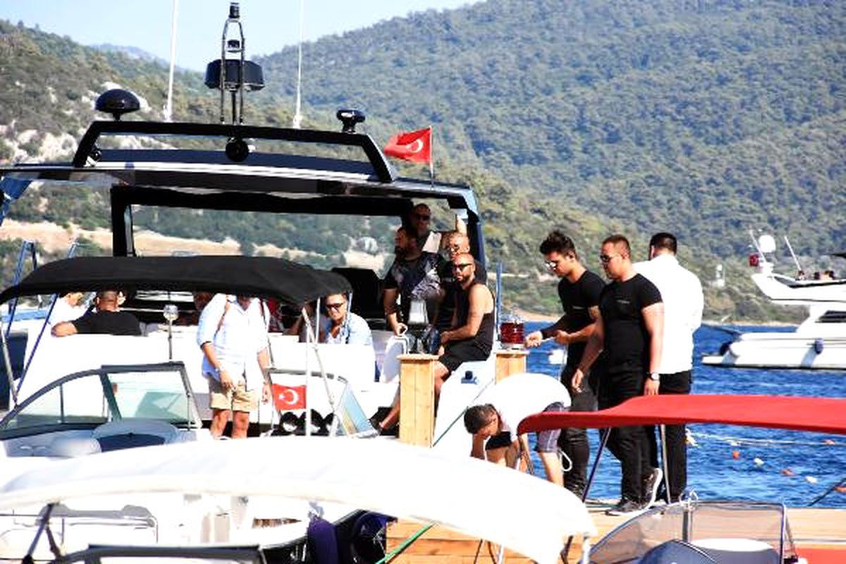 İtalyan Fenomen Vacchi, Dj Performansıyla Bodrum\'u Salladı