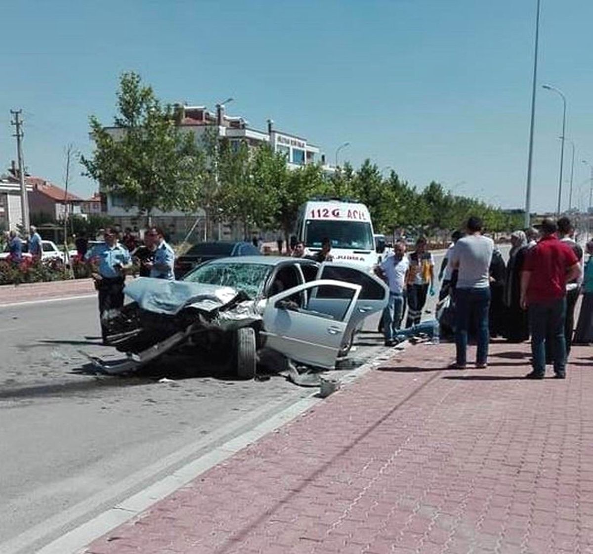 Konya\'da İki Otomobil Çarpıştı: 8 Yaralı