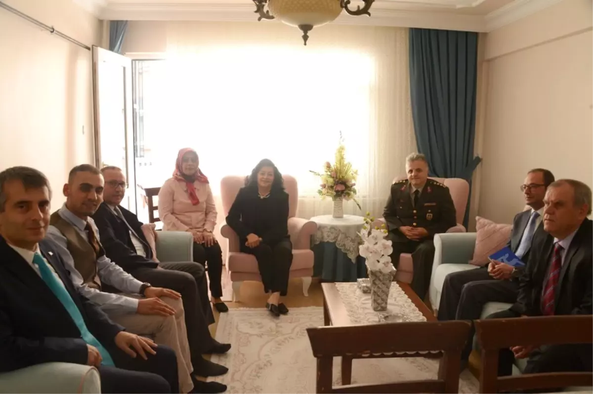 Muğla\'ya Atanan Kadın Vali, Şehit Yakınları ve Gazi Ailelerini Unutmadı