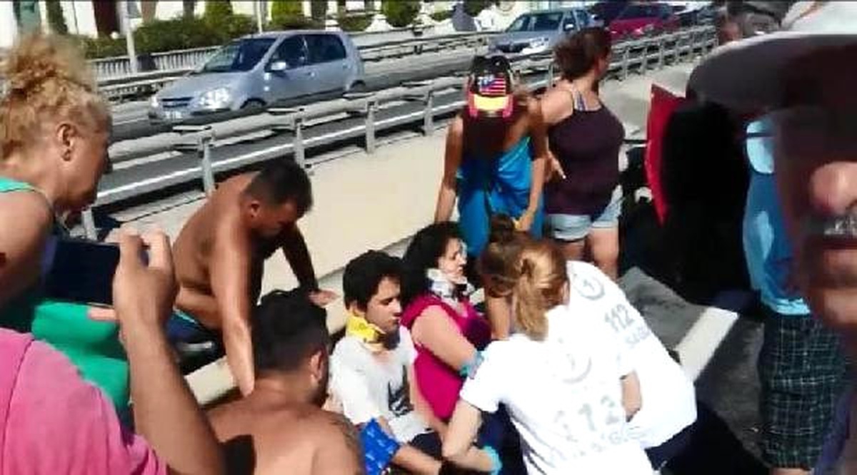 Otomobil Takla Atınca Arkadan Gelen Araç Çarptı;1 \'İ Ağır 4 Yaralı
