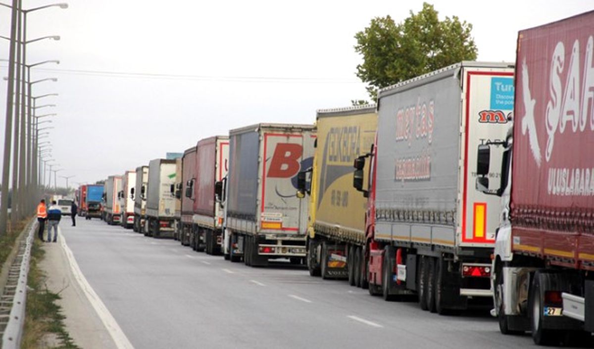 Sınırdaki Tır Kuyruğu Erimeye Başladı