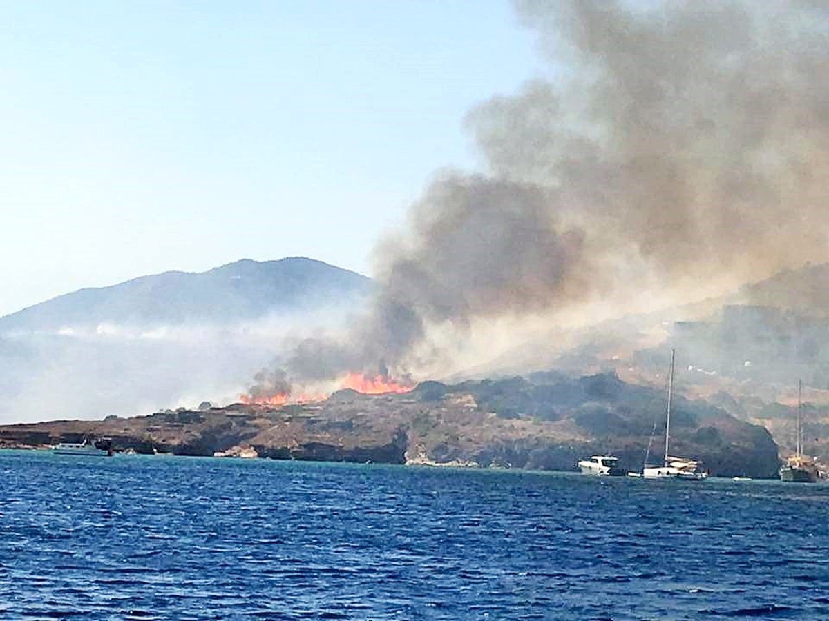 Tarihi Değirmenler Tepesi\'nde Korkutan Yangın