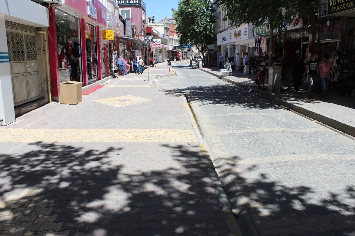 Adıyaman\'da Cadde ve Sokaklar Boş Kaldı
