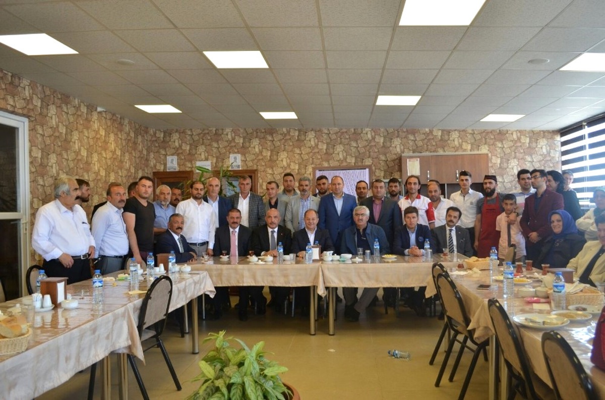AK Parti Aziziye Teşkilatında Bayramlaşma Töreni