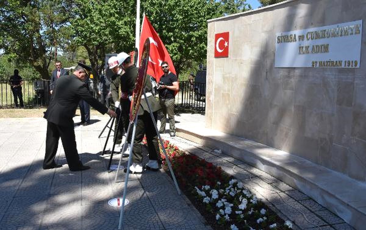 Atatürk\'ün Sivas\'a Gelişinin 98\'inci Yıldönümü Kutlandı