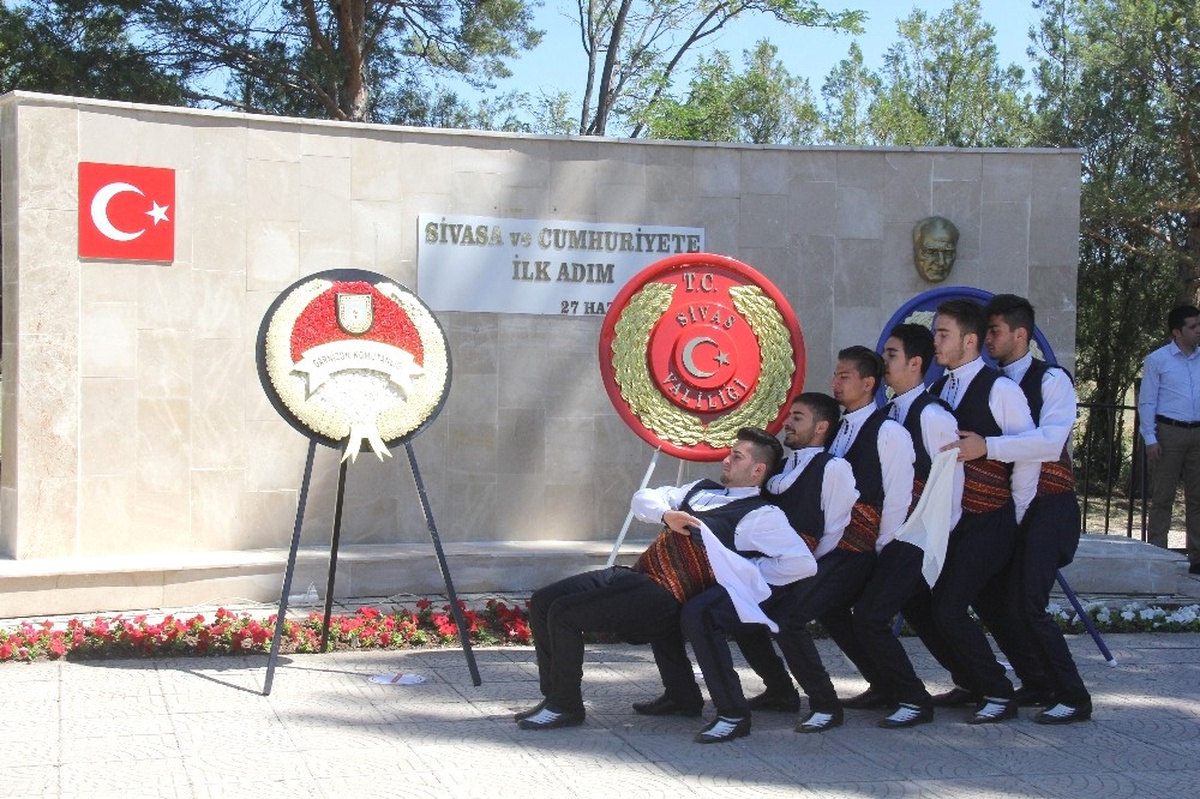Atatürk\'ün Sivas\'a Gelişinin 98\'inci Yıldönümü Kutlandı