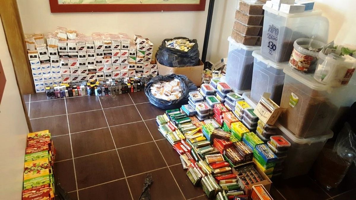 Ayvalık ve Gömeç\'te Kaçak Tütün ve Sigara Operasyonu