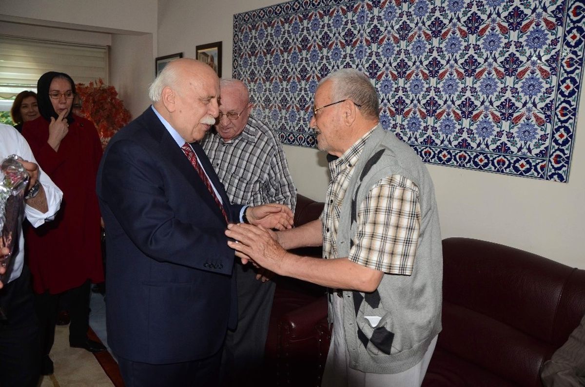 Bakan Avcı Huzurevi ve Sevgi Evlerini Ziyaret Etti